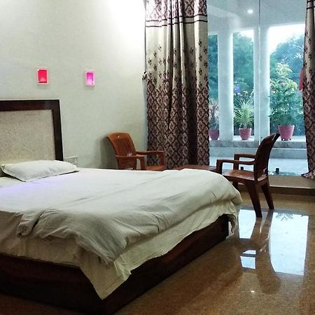 Radha Rani Mahal Khajuraho Hotel ภายนอก รูปภาพ