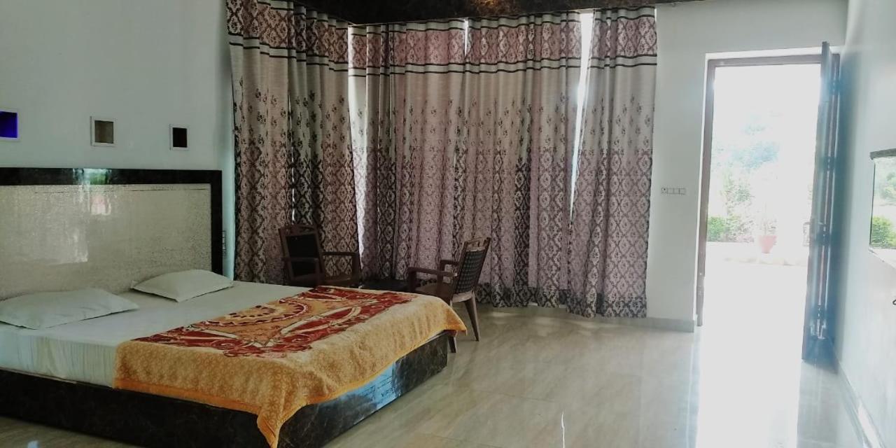 Radha Rani Mahal Khajuraho Hotel ภายนอก รูปภาพ