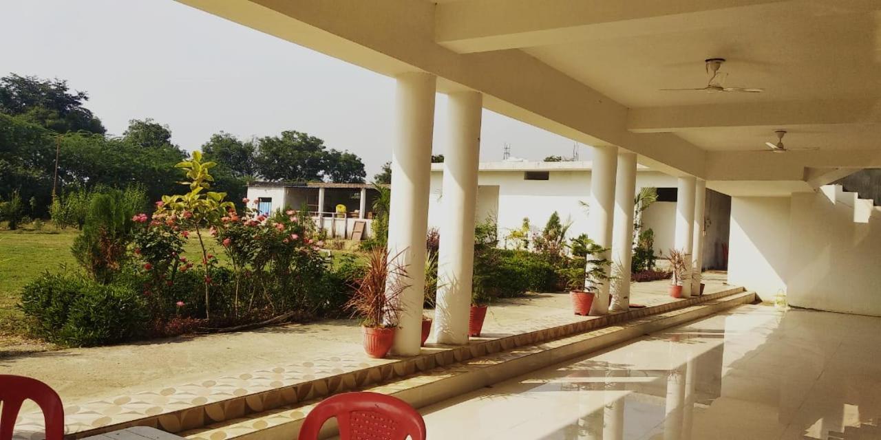Radha Rani Mahal Khajuraho Hotel ภายนอก รูปภาพ