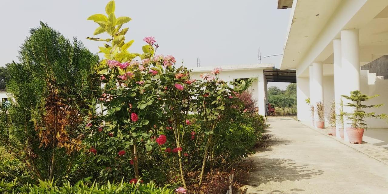 Radha Rani Mahal Khajuraho Hotel ภายนอก รูปภาพ