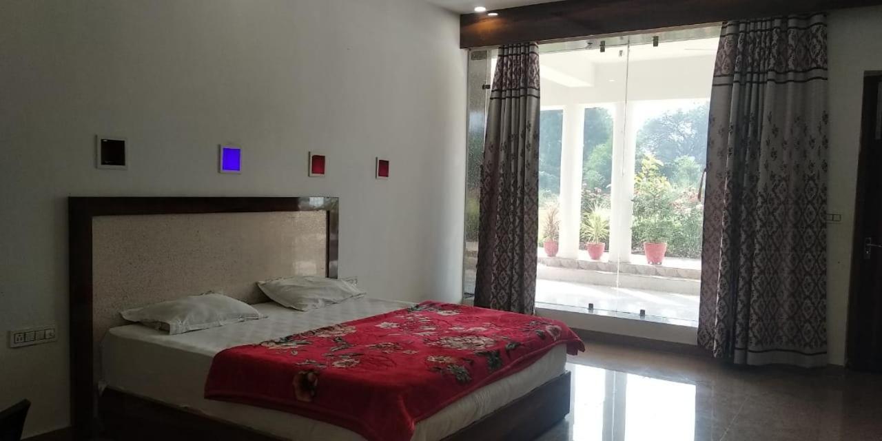 Radha Rani Mahal Khajuraho Hotel ภายนอก รูปภาพ
