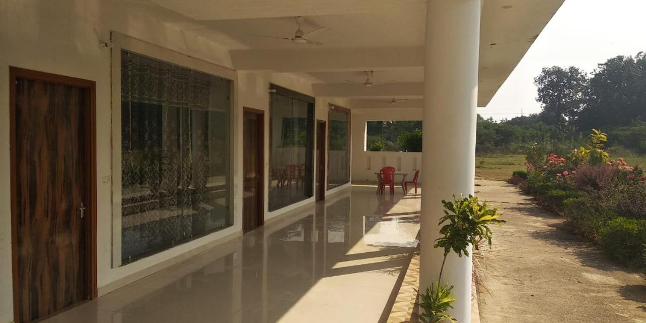 Radha Rani Mahal Khajuraho Hotel ภายนอก รูปภาพ