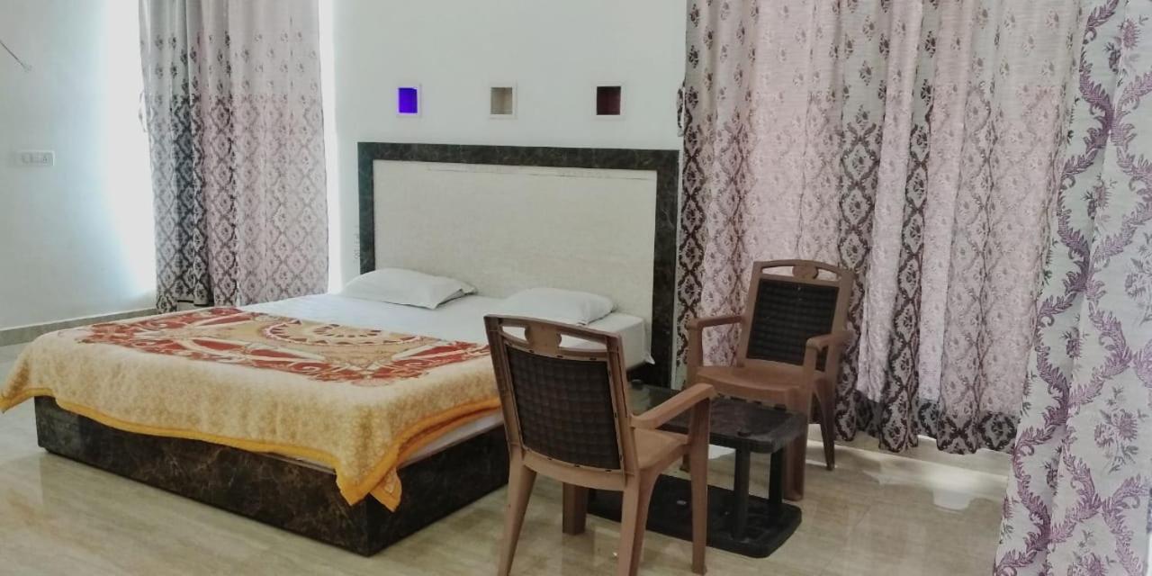 Radha Rani Mahal Khajuraho Hotel ภายนอก รูปภาพ