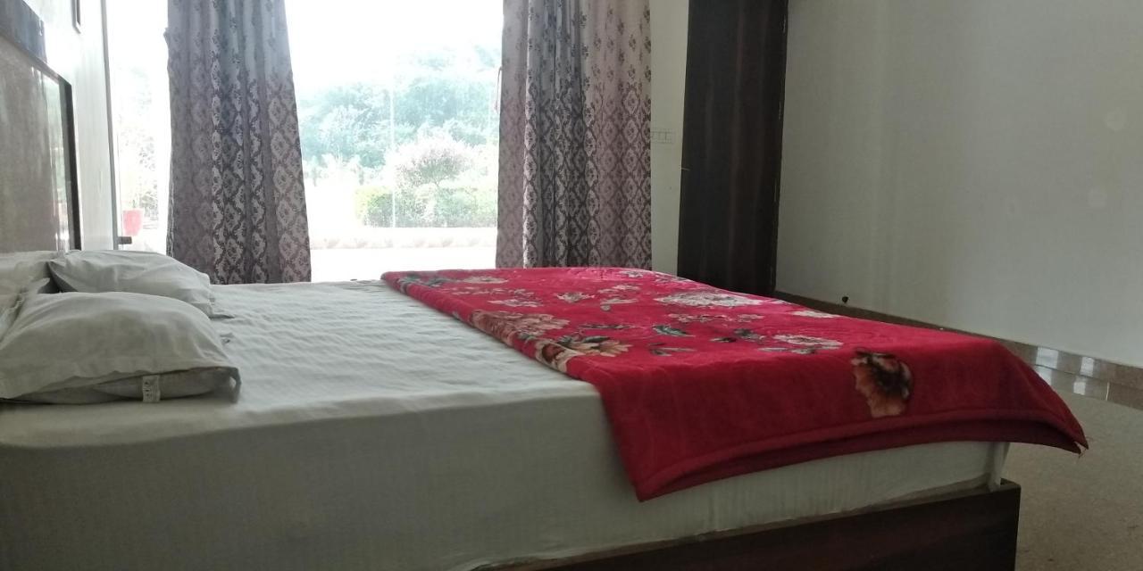 Radha Rani Mahal Khajuraho Hotel ภายนอก รูปภาพ