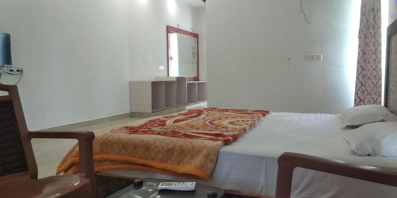 Radha Rani Mahal Khajuraho Hotel ภายนอก รูปภาพ