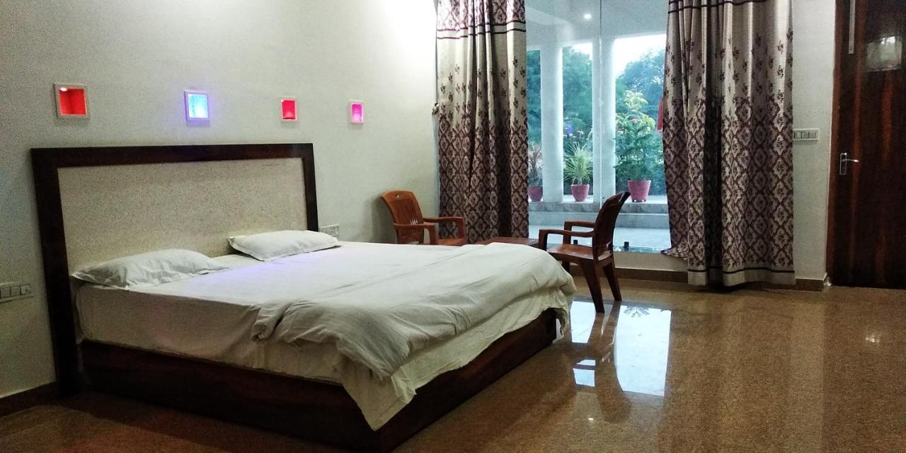 Radha Rani Mahal Khajuraho Hotel ภายนอก รูปภาพ